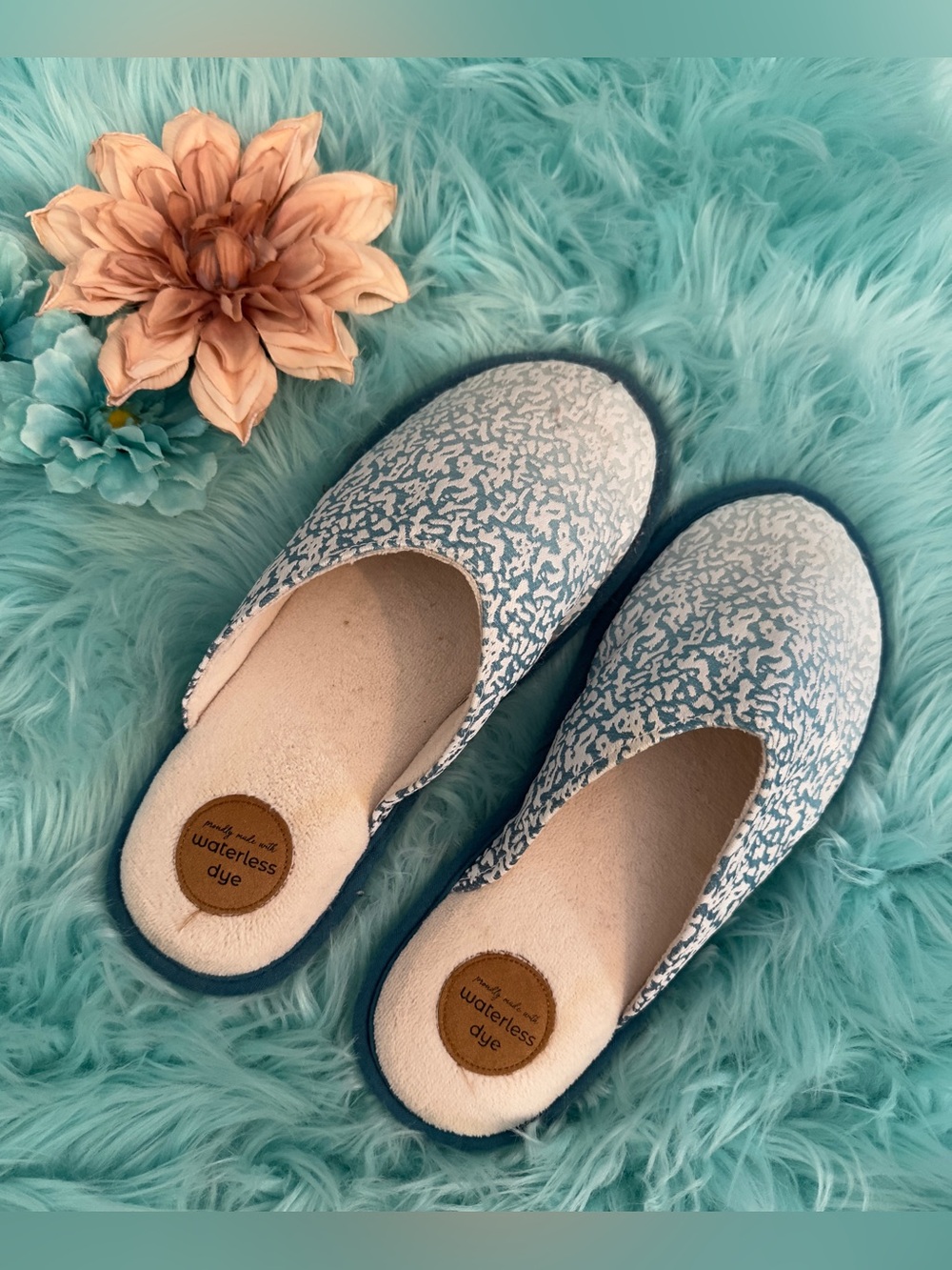 Teal  Blue Patterned Slip-On Women’s Isotoner Slippers Sz 8.5/9 NEW!